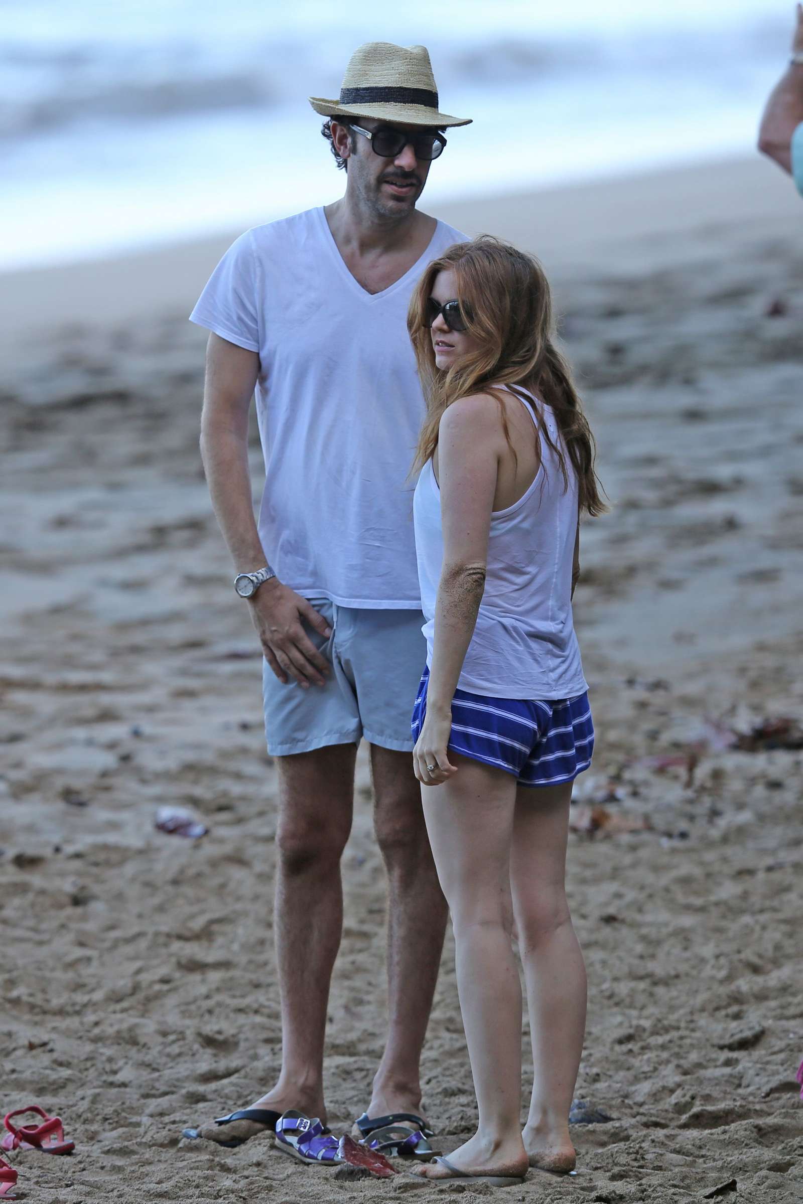 Isla Fisher Wearing Swimuits At A Beach In Hawaii Celebrity Wiki Onceleb Wiki