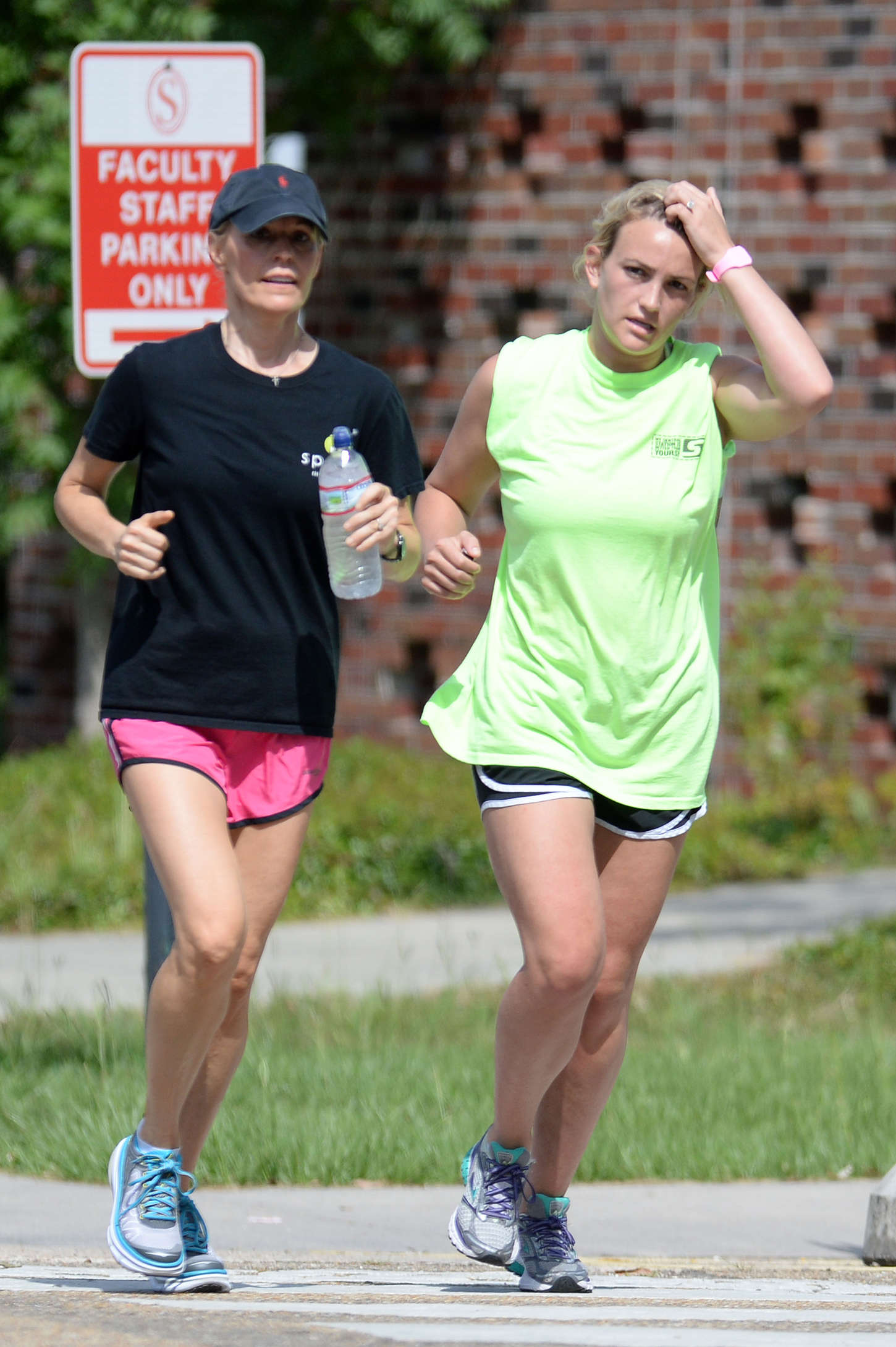 Jamie Lynn Spears out Jogging in Hammond