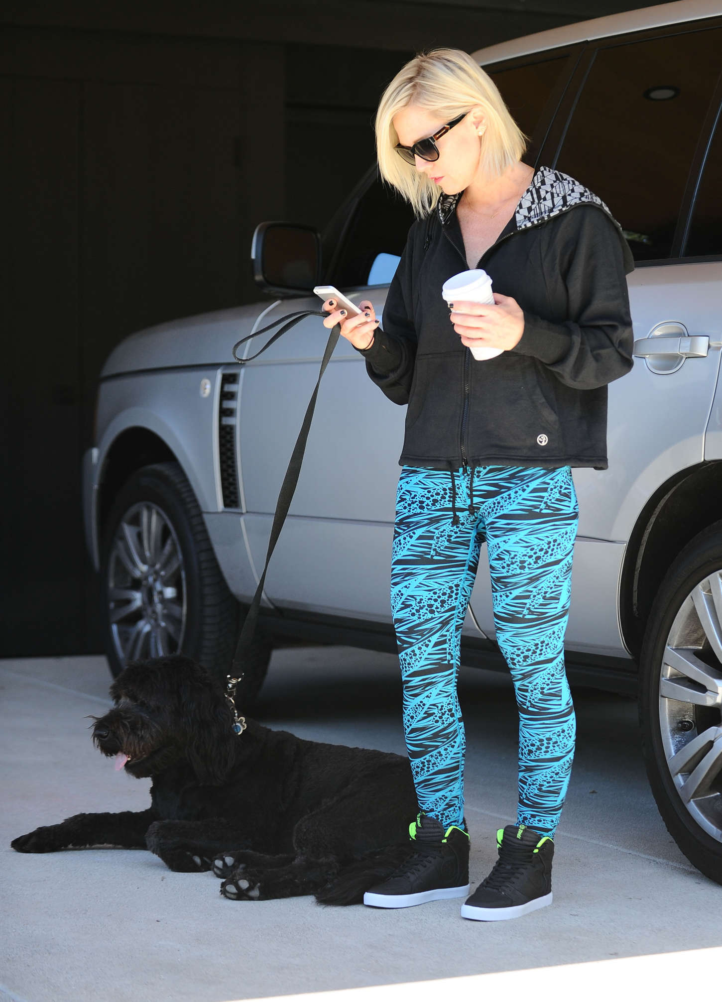 Jennie Garth go out in Los Angeles-1