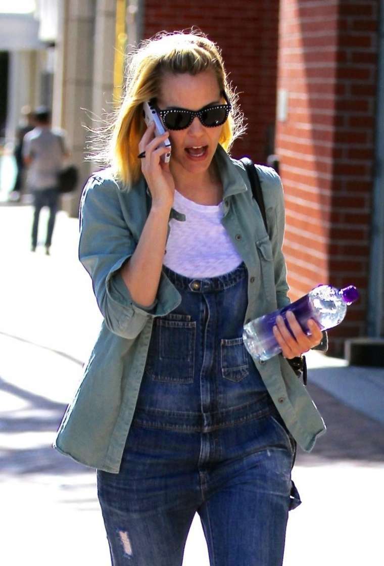 Leslie Bibb in Jeans out in Beverly Hills-1