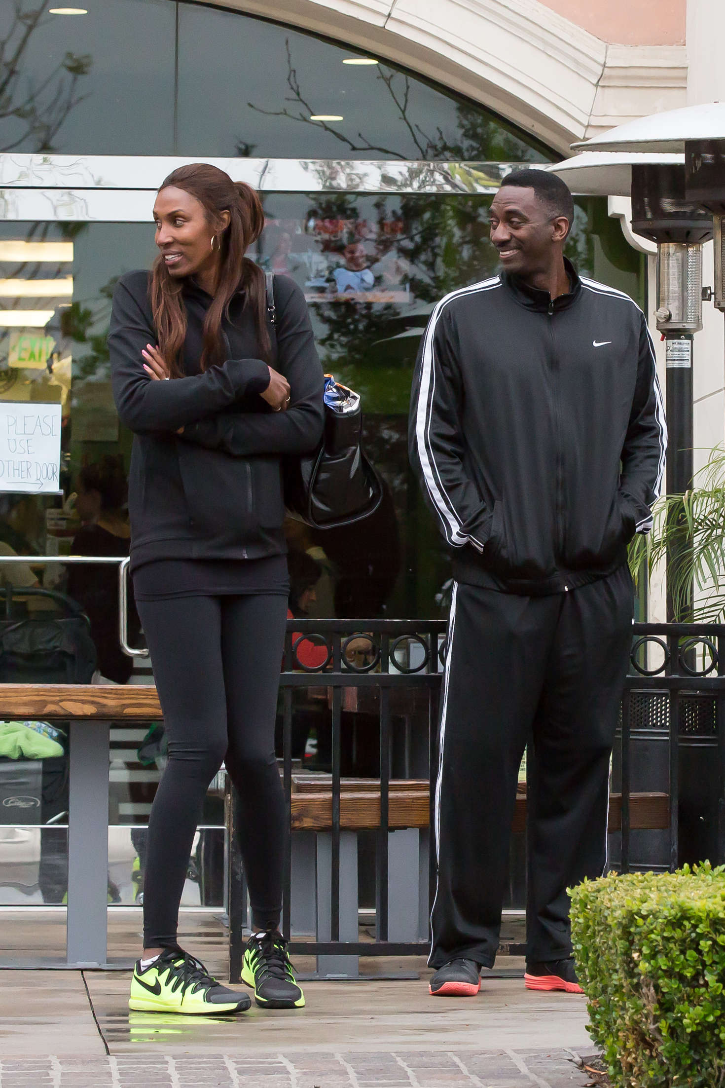 Lisa Leslie in Tights Grabs pizza at Fresh Brothers in Calabasas-1