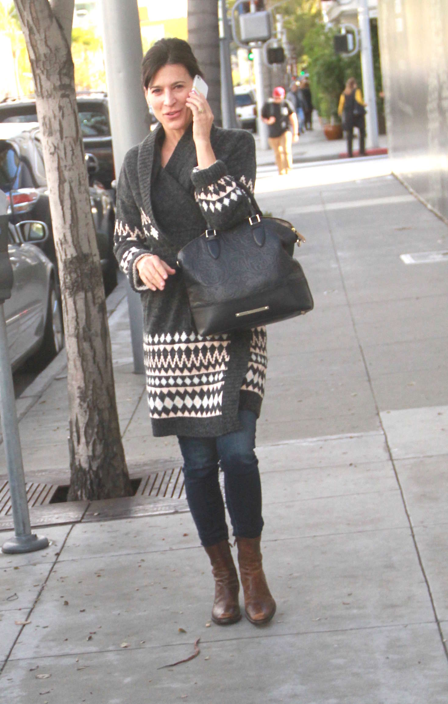 Perrey Reeves Shopping in Beverly Hills-1