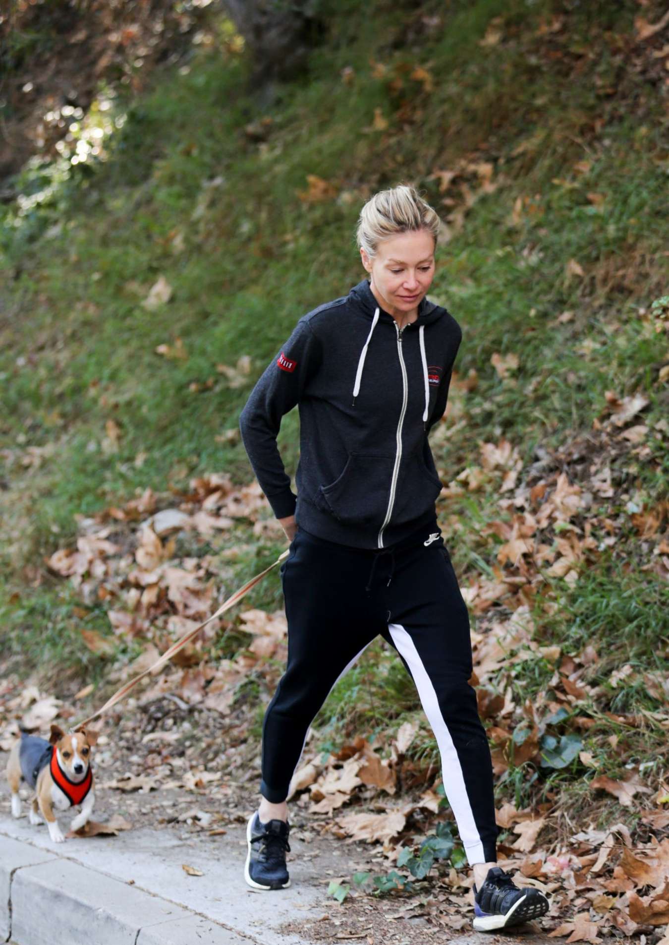 Portia de Rossi Walks Her Dog in West Hollywood-1