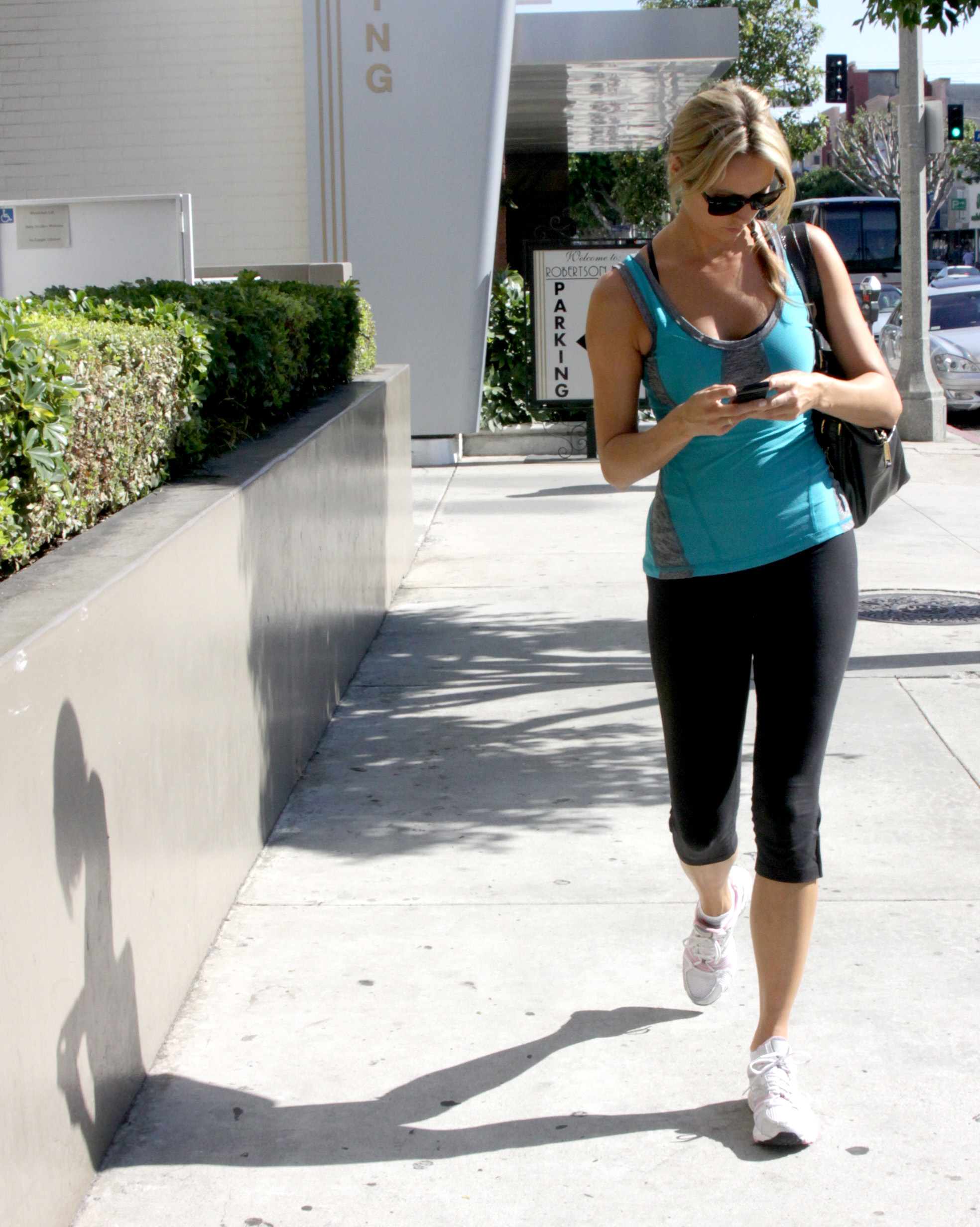 Stacy Keibler In Spandex Walking To The Gym In Hollywood-1