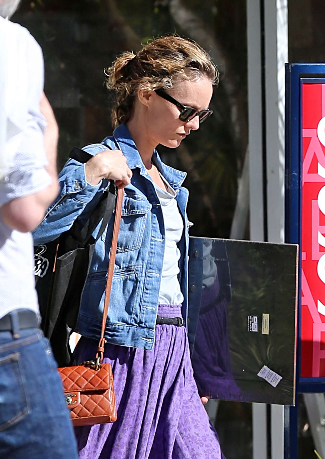 Vanessa Paradis Shopping at Aaron Brothers in Studio City