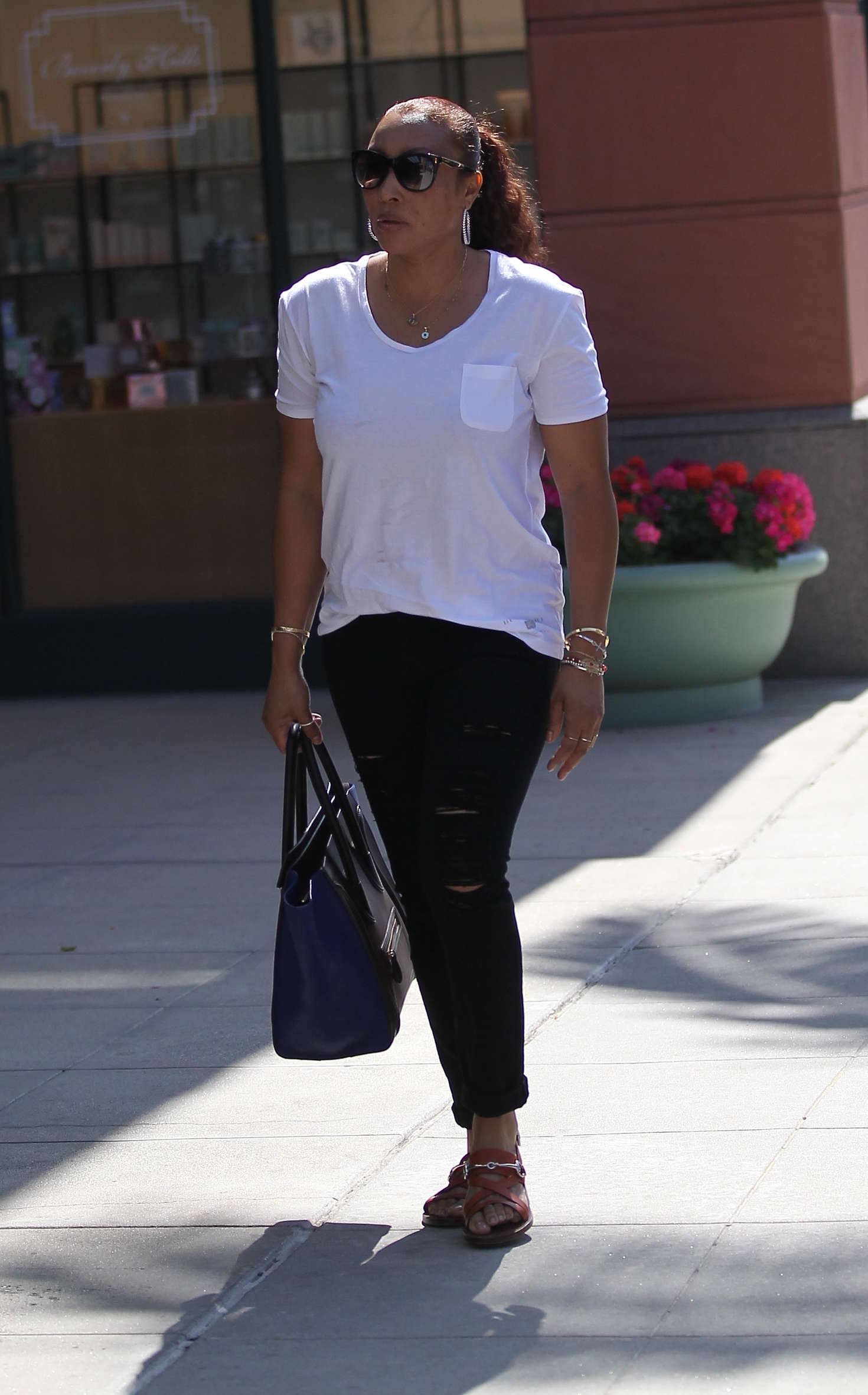 Vivica A. Fox Shopping in Beverly Hills-1